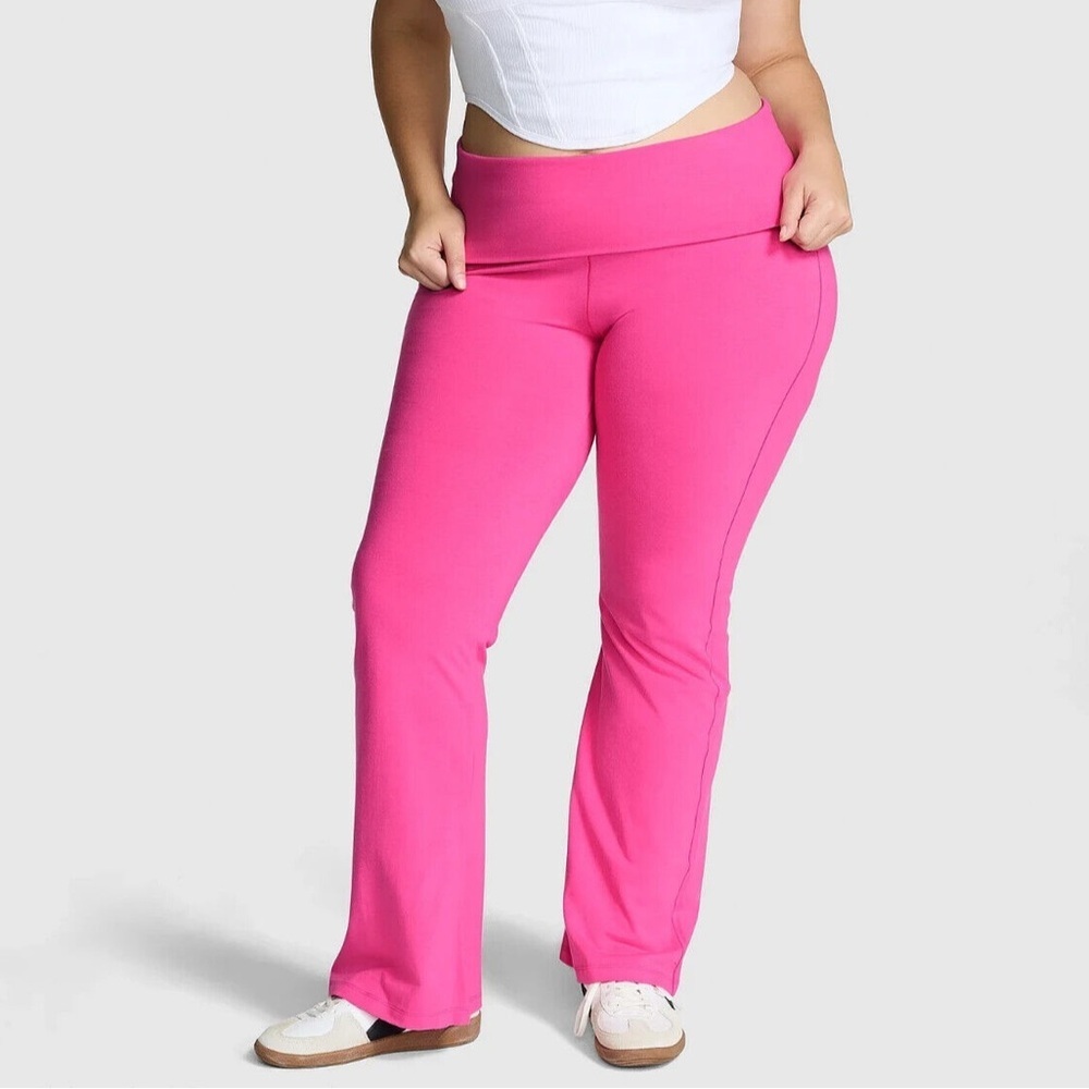 VICTORIA'S SECRET PINK LIMITED EDITION CARMINE ROSE BLING FLARE LEGGINGS - Picture 2 of 10
